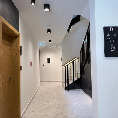 Elsa Apartment Tux